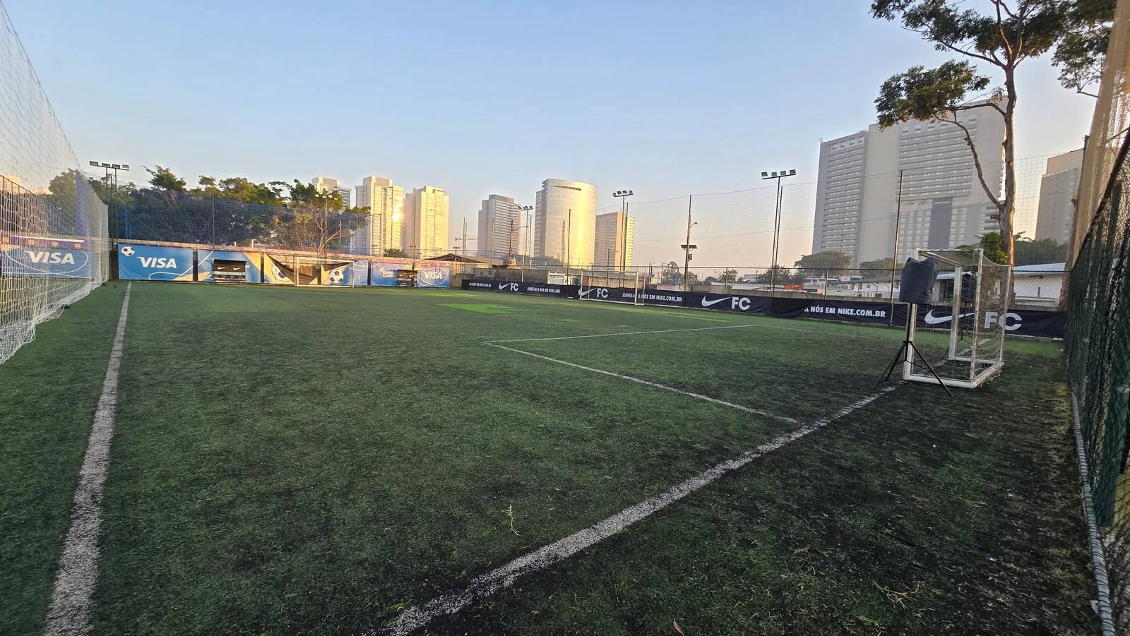 Campo de futebol da Nossa Arena em São Paulo.